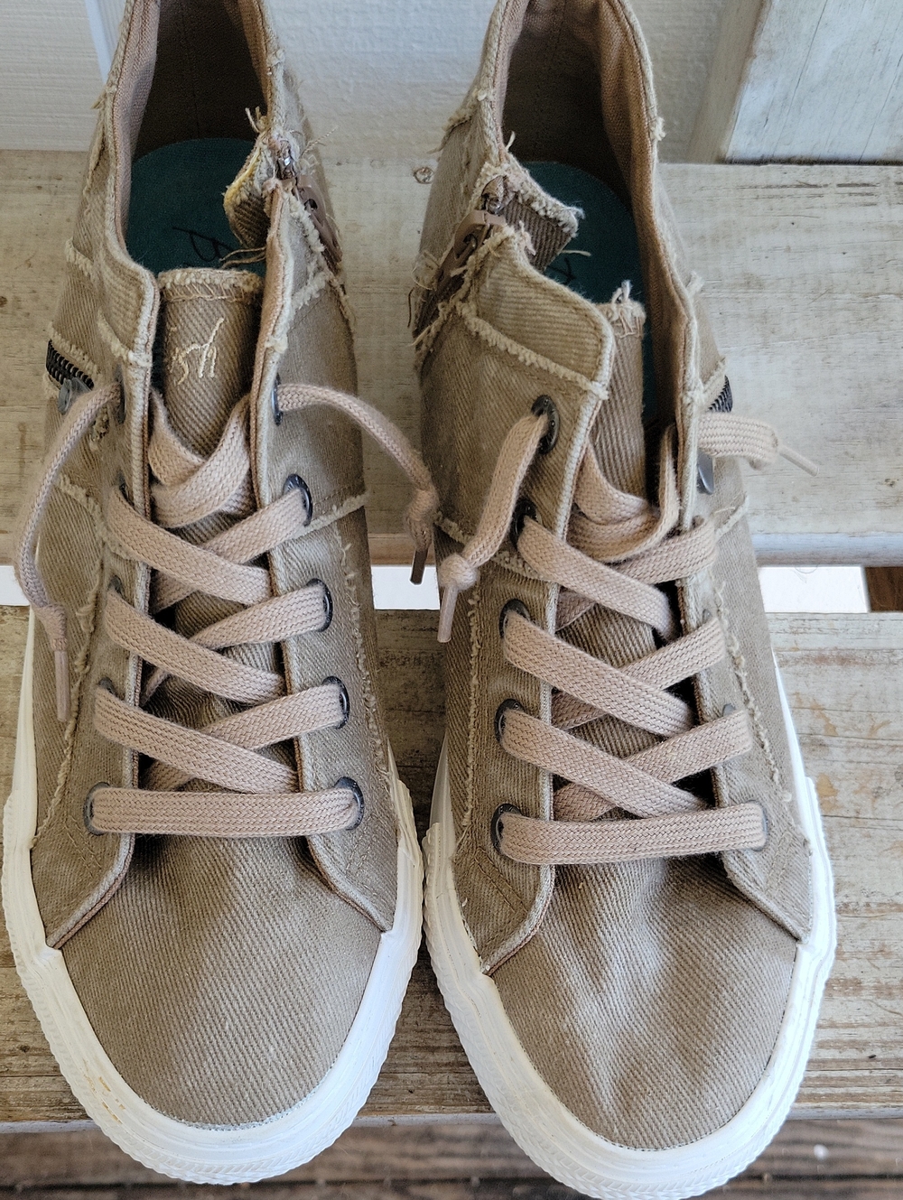 Blowfish Mallibu Beige Canvas Lace-Up Sneakers